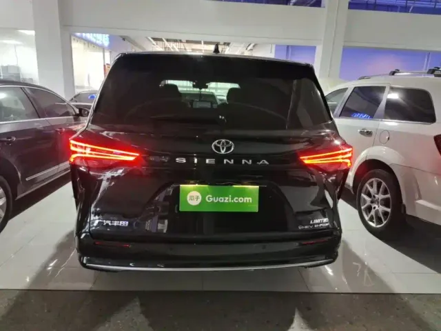 Toyota Sienna — Фото автомобиля 5