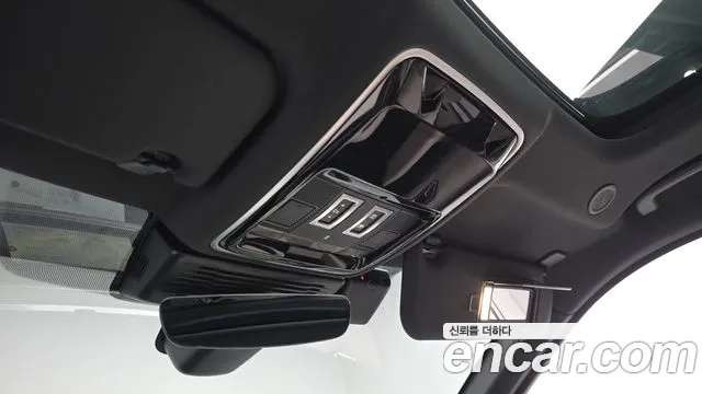 Land Rover Range Rover Velar Range Rover Velar 2.0 P250 R-Dynamic SE — Фото автомобиля 11