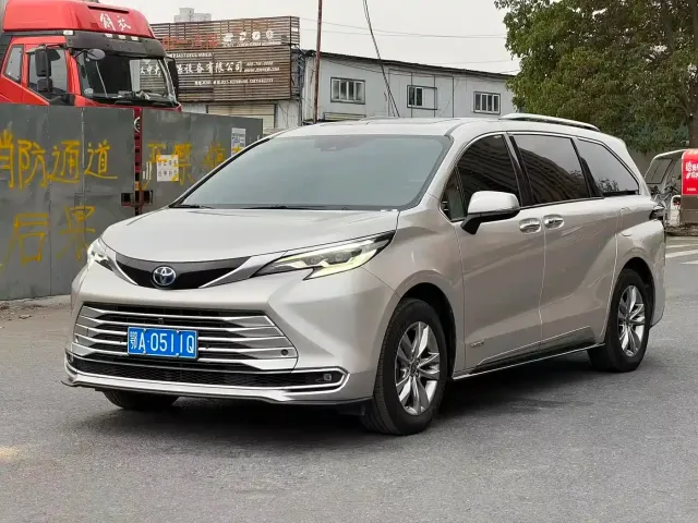 Фотография автомобиля — Toyota Sienna