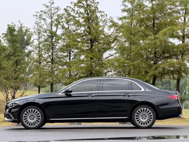 Mercedes-Benz E-Class — Фото автомобиля 4