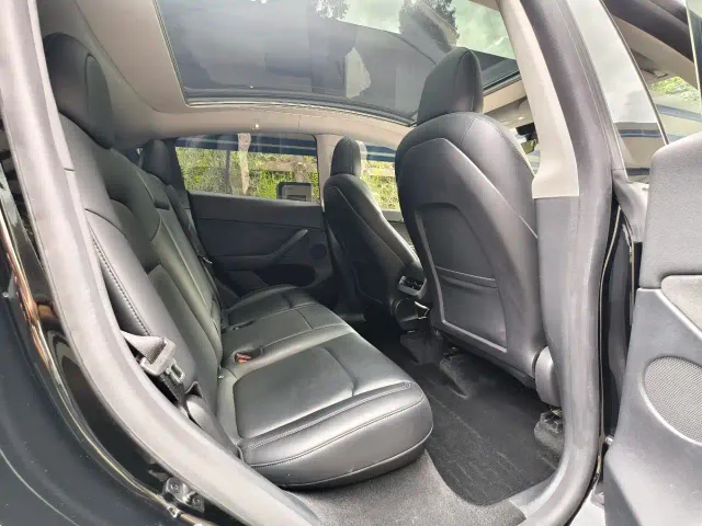 Tesla Model Y — Фото автомобиля 10