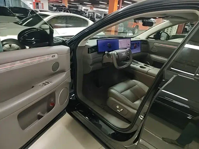 IM Motors LS6 — Фото автомобиля 15