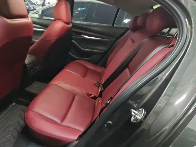Mazda Axela — Фото автомобиля 16