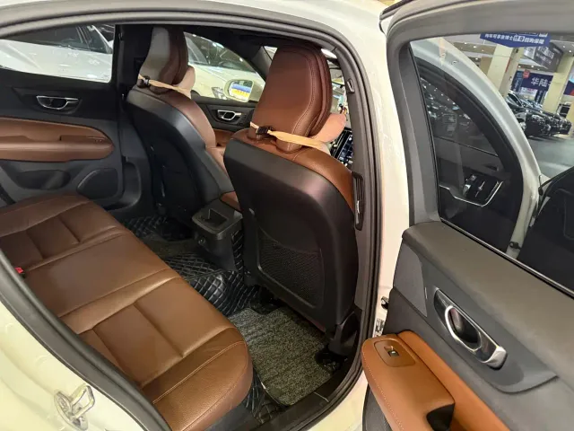 Volvo S60 — Фото автомобиля 12