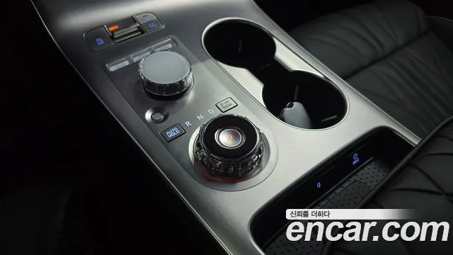 Genesis GV70 — Фото автомобиля 9