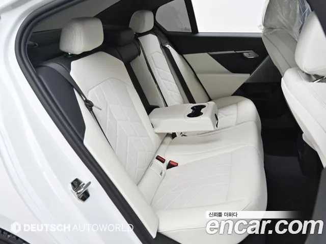 BMW 5-Series — Фото автомобиля 12