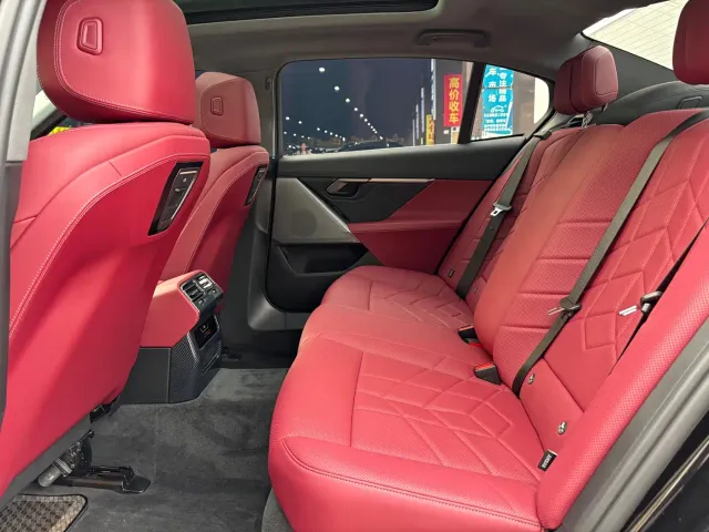 BMW 5 Series — Фото автомобиля 15