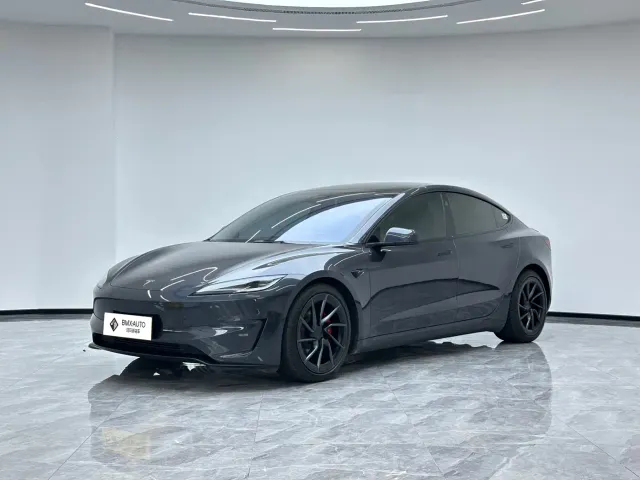 Фотография автомобиля — Tesla Model 3