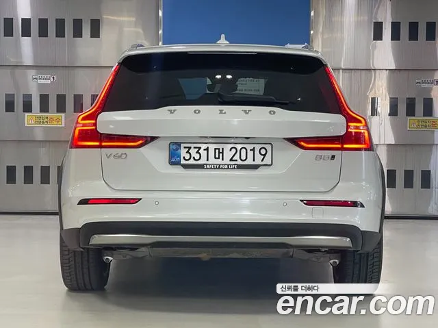 Volvo V60 Cross Country 2nd Gen — Фото автомобиля 4