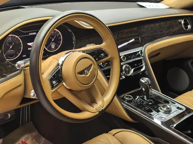 Bentley Flying Spur — Фото автомобиля 13