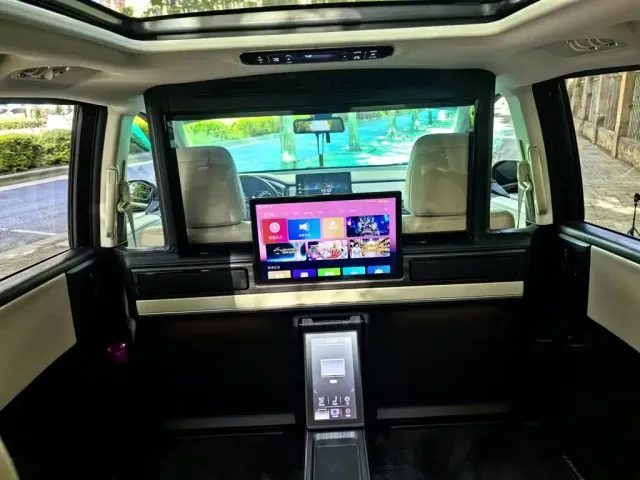 Honda Odyssey 2022 2.0L e:HEV Sharp·Luxury 4-Seater Edition — Фото автомобиля 3