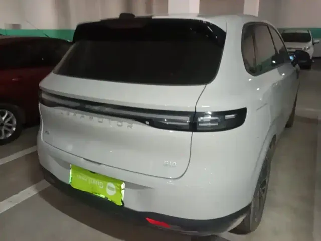 Leapmotor B10 — Фото автомобиля 6