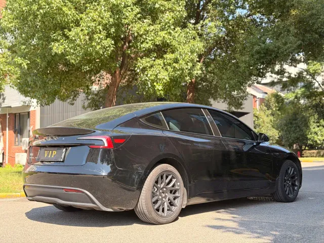 Tesla Model 3 — Фото автомобиля 7