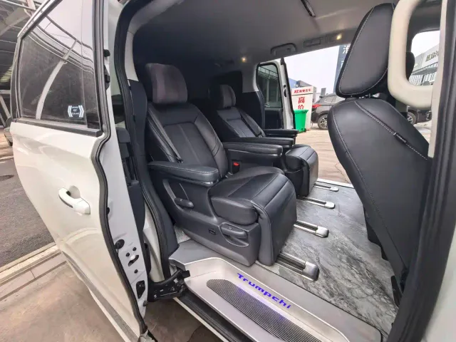 GAC Trumpchi M8 — Фото автомобиля 3