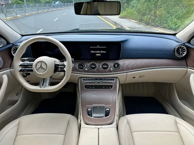 Mercedes-Benz E-Class — Фото автомобиля 9