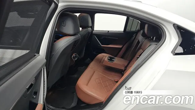 BMW i5 G60 — Фото автомобиля 11
