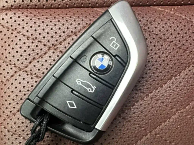 BMW iX3 — Фото автомобиля 8