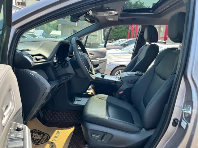 Toyota Sienna — Фото автомобиля 10
