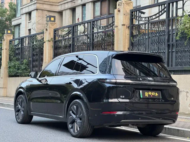 Li Auto L9 — Фото автомобиля 27
