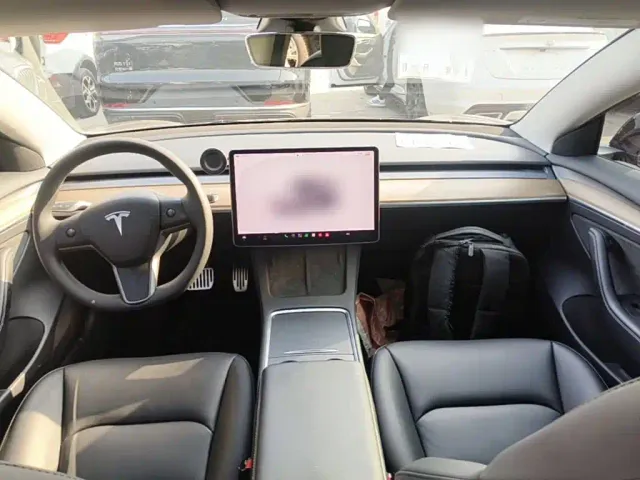 Tesla Model 3 — Фото автомобиля 9