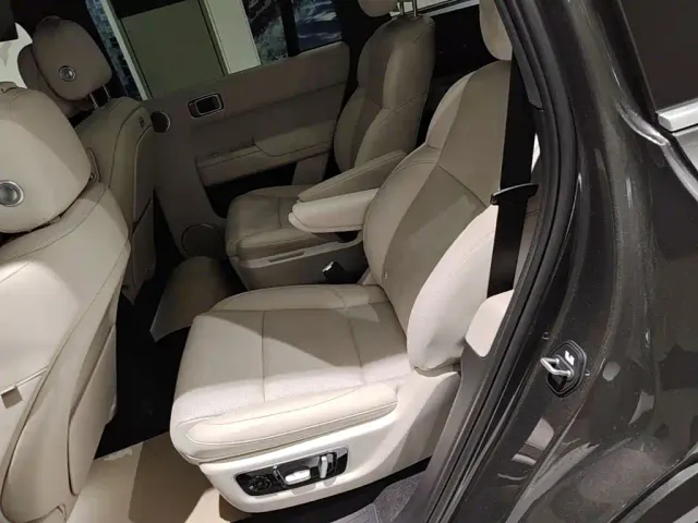 Li Auto L9 — Фото автомобиля 16