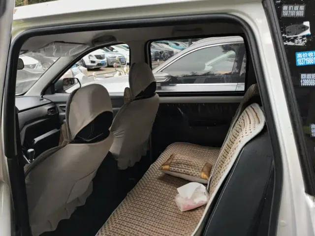Wuling Hongguang — Фото автомобиля 11