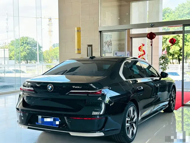 BMW 7 Series — Фото автомобиля 9