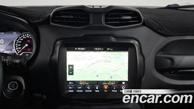 Jeep Renegade — Фото автомобиля 13