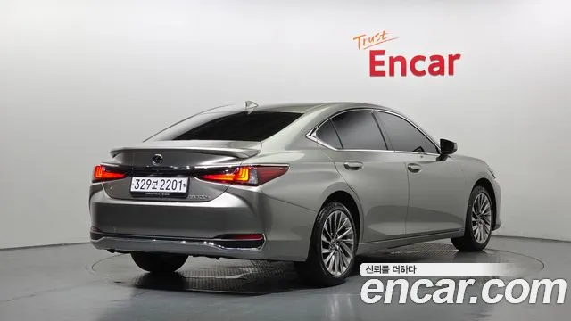 Lexus ES — Фото автомобиля 2