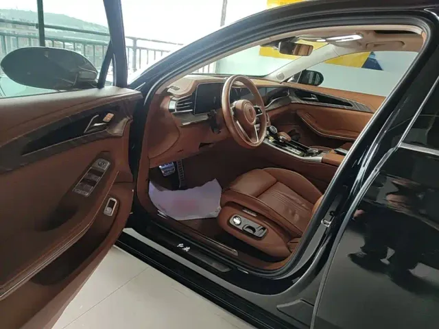 Hongqi H9 — Фото автомобиля 15