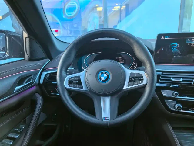 BMW 5 Series — Фото автомобиля 2