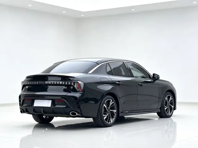 Lynk & Co 03 — Фото автомобиля 9