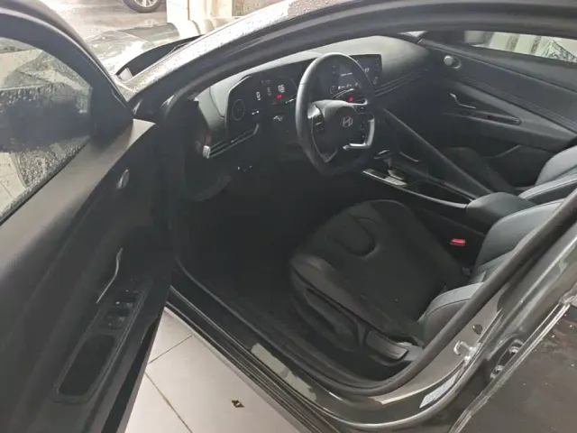 Hyundai Elantra — Фото автомобиля 15
