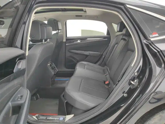Volkswagen Passat — Фото автомобиля 11