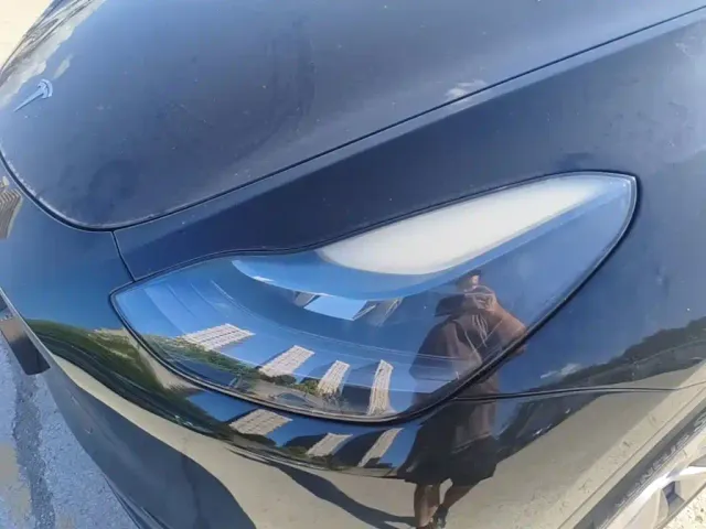 Tesla Model Y — Фото автомобиля 23