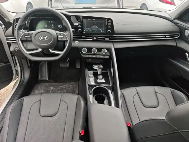 Hyundai Elantra — Фото автомобиля 9