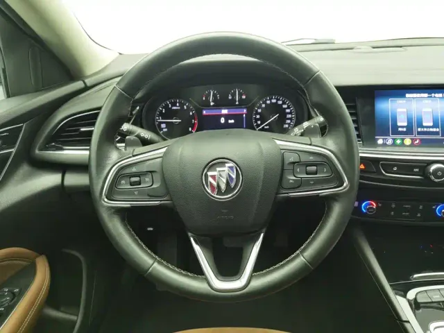 Buick Regal — Фото автомобиля 11