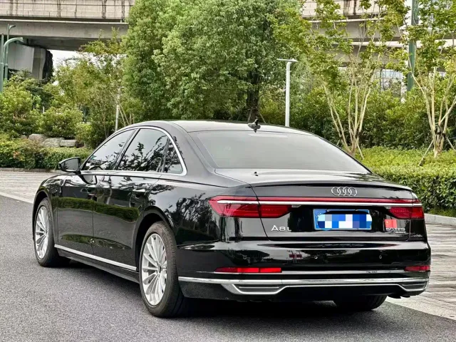 Audi A8 — Фото автомобиля 4