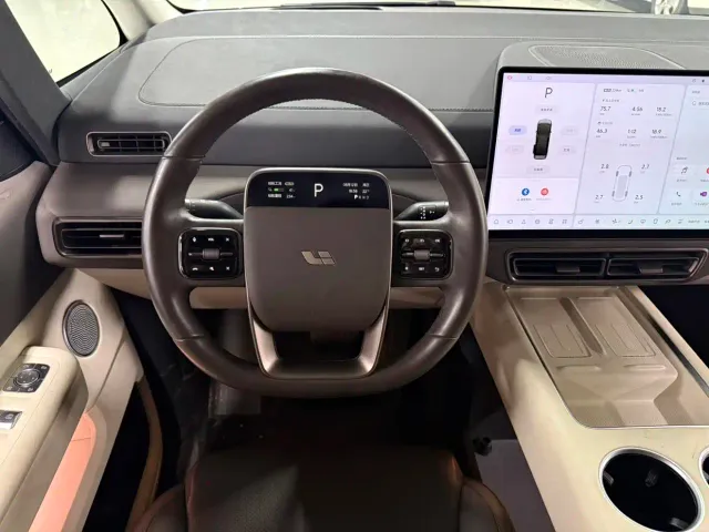 Li Auto MEGA — Фото автомобиля 4