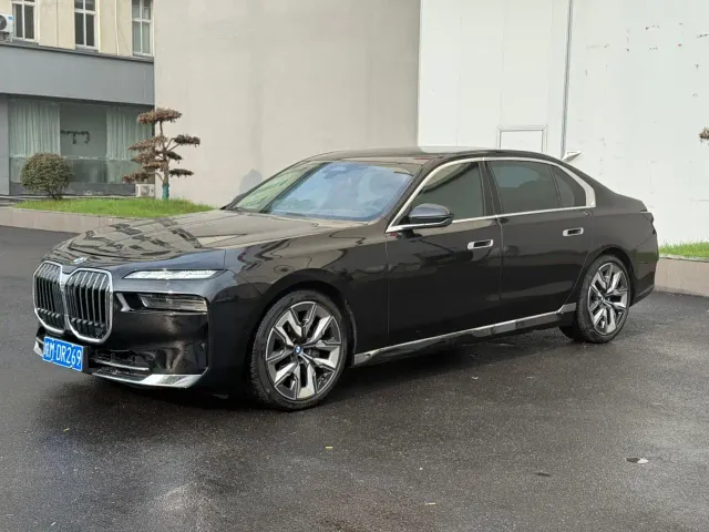 Фотография автомобиля — BMW 7 Series