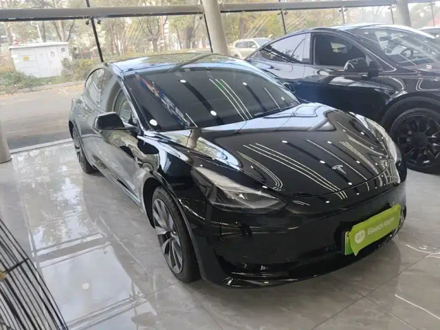 Tesla Model 3 — Фото автомобиля 3