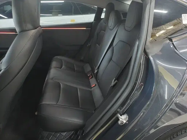 Tesla Model 3 — Фото автомобиля 16