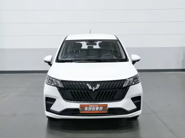 Wuling Jiachen — Фото автомобиля 3