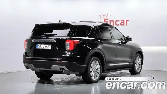Ford Explorer — Фото автомобиля 2