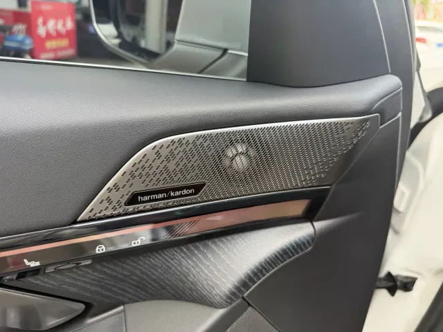 BMW 5 Series — Фото автомобиля 9