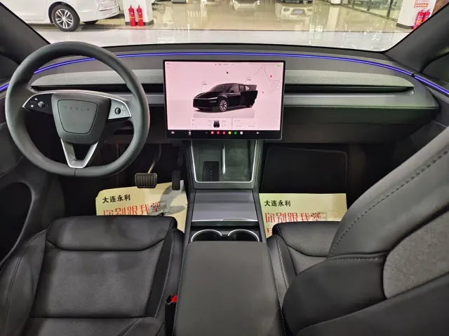Tesla Model Y L — Фото автомобиля 14