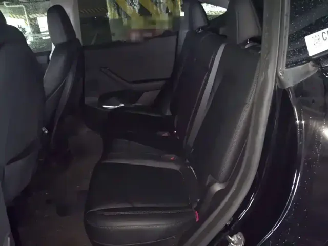 Tesla Model Y — Фото автомобиля 13