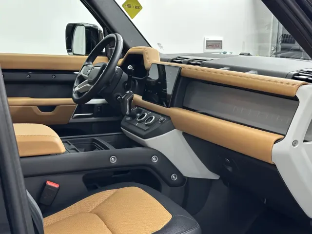 Land Rover Defender — Фото автомобиля 15