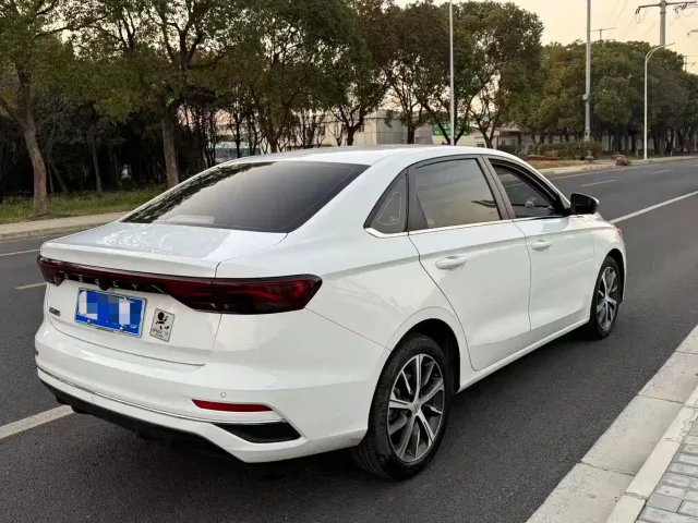 Geely Emgrand — Фото автомобиля 7