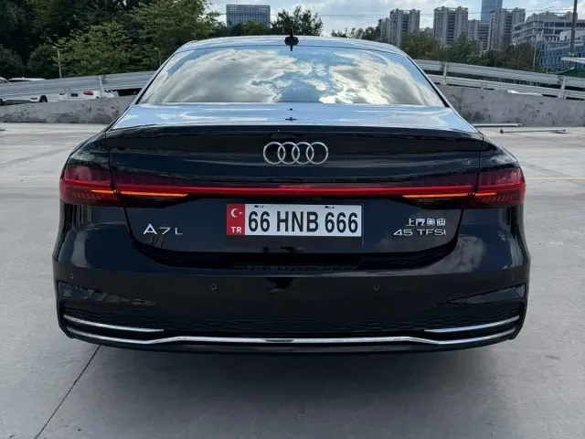 Audi A7L — Фото автомобиля 9